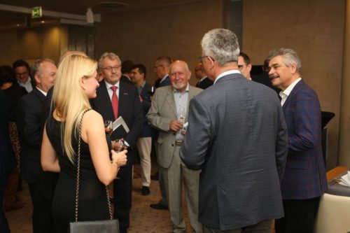 9453E450-D48B-4AF2-9A98-08B28D4992D2