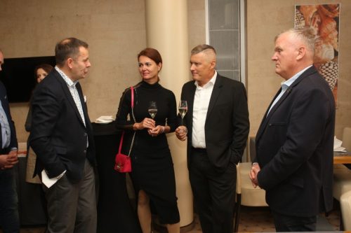 9D72C152-0931-4575-B3B8-89DAE4E0D7A2