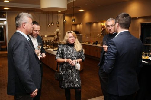 C345D80A-FFCC-4399-A0B7-7A61E47CD8EE