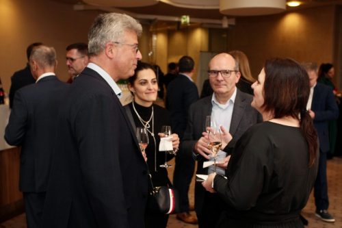 0C0151EB-D2E6-4A95-8909-3461C35FD271