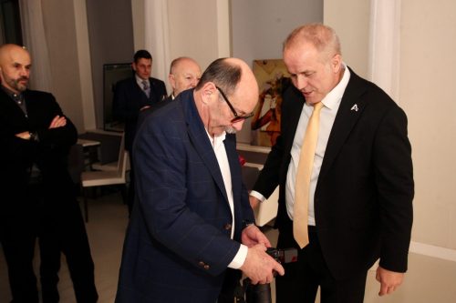 111BB080-09D2-40DA-9E40-D272496F34C4