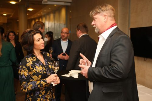 1544E145-35E1-407D-9C6E-99D8DE5F7AD1