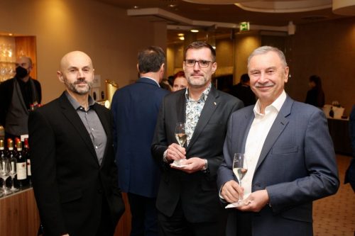 1FA7230D-1093-416F-AF9D-F300BF511047