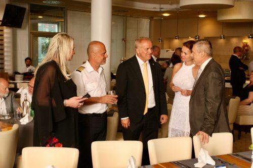 2D2CC45E-CB48-4521-822A-0D641870D775