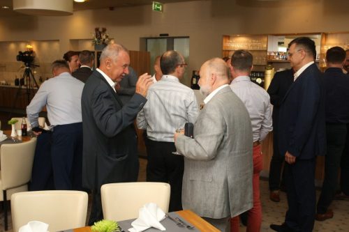 542B2B11-DADB-41A5-B717-17F075321660