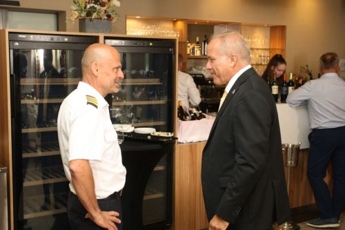 56433779-9350-478C-8CF7-457F7975968A