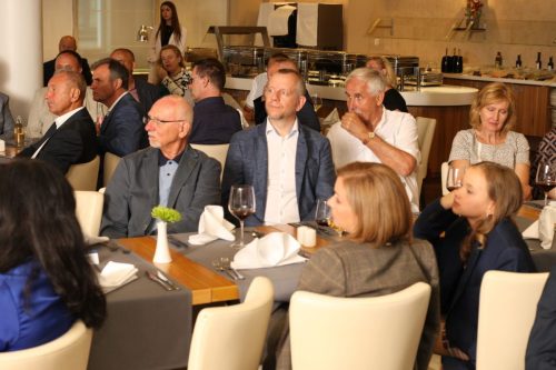 64500B5D-C5EF-4DF6-A714-82794F9DE845