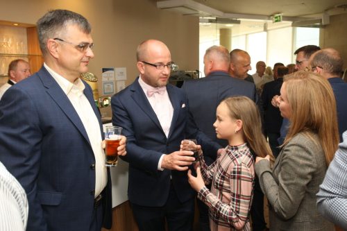 74D99650-2E87-411A-B7F6-F679F3A0D9B1