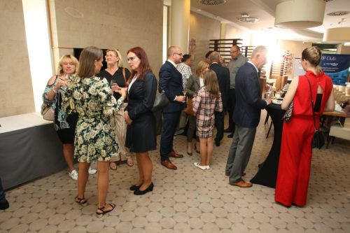 7BA0292B-C530-432B-B390-87F4DEF6056E