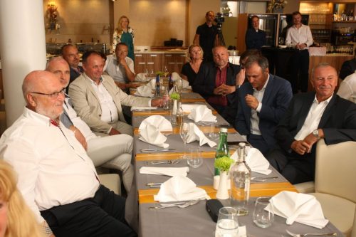 8659D3B2-582F-4A35-8E86-DE17EEF6953E