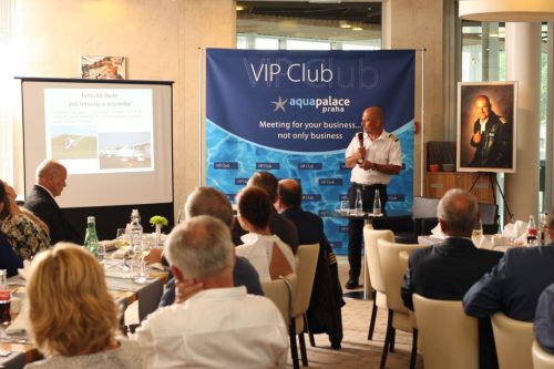 ABE1FB12-99C3-41E2-9F89-98340F256924