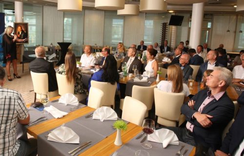 C3720312-C5FF-42F1-9272-4DD6380AEE83