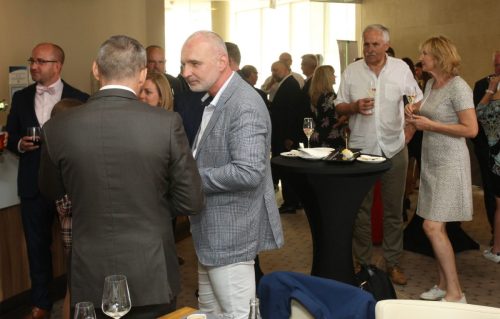 D0E132F0-9CBD-47CE-831C-A9B53FE102DD