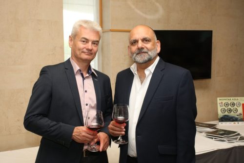 DE2F96C8-90FD-426D-8C91-CF39DBD850E4