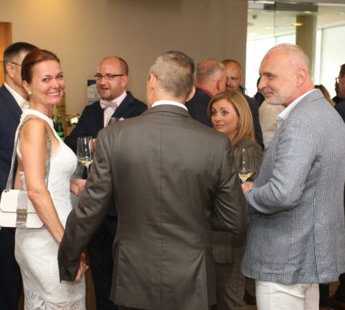 F5731BD8-954F-4C8E-BAC7-0AEA15F3A651