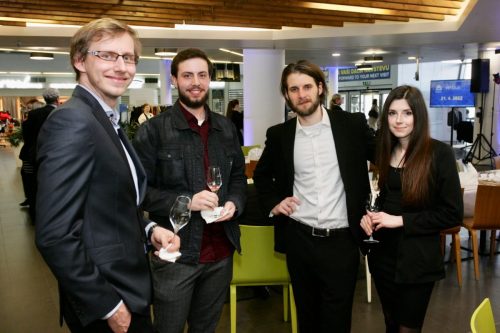 06F24B6E-B29A-4343-8E36-03B05EA04B37