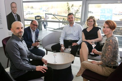 13EDE5F7-18E7-424A-8D6C-CA68A165DC13