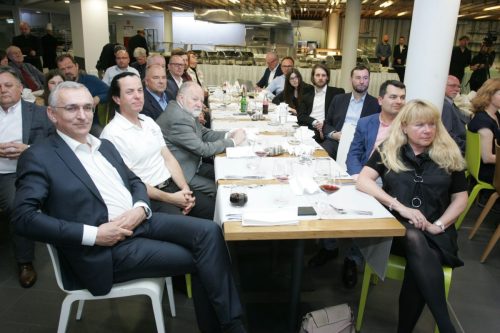 1CE0F0B7-CEB3-4AD7-B676-3E4743B98348