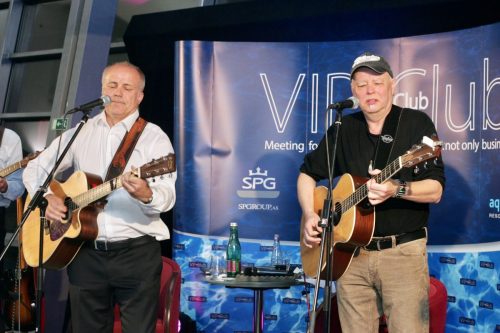 371EFF9D-CE2C-410C-9024-0901ACD8B555