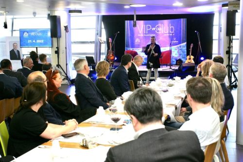 44F03EDC-7AD2-42F6-81D7-9BF2524119D9