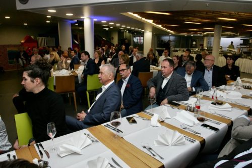 49F7BFEC-0218-4373-B1FF-12B603DE754A