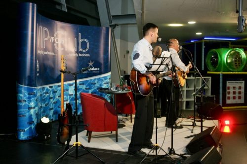 76095356-8B4E-4376-9750-604ECEA2C654