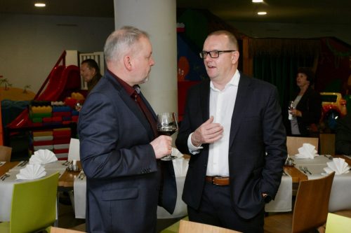 9220F617-895E-4A64-A84C-81311A2D3D01