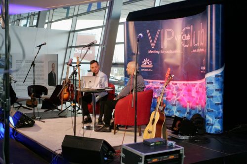 9FFCF0D2-62ED-4D97-8E09-AE75E6513EA4