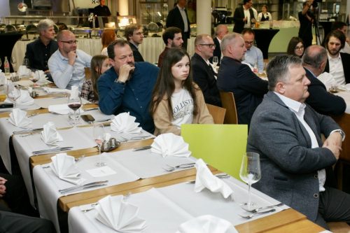 B6B16300-F18C-4BA1-BE24-07B621B41D0A