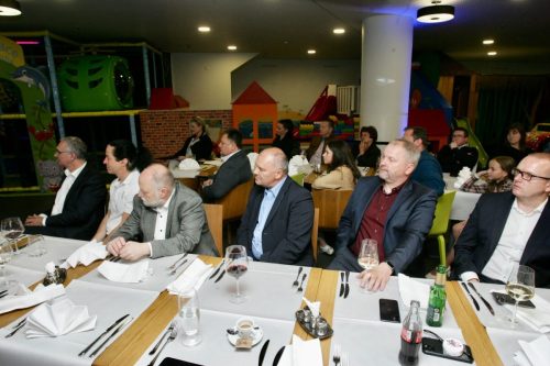 E8963631-A599-47FB-A193-33C1E6E2BD4A