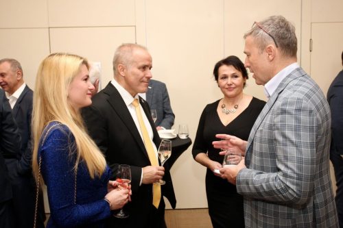 4F8A442C-A701-4B3A-AFCD-4E4484EE5498