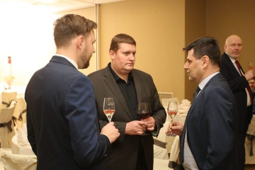 6F660565-2F84-40BC-B3D7-93CE76E0DB5B