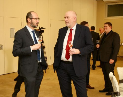 89E9E8CE-EAB7-4F4B-8C19-08F46439FCE5