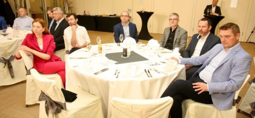 A9CFF812-2DAB-4DD7-BAF0-50FB4930D330