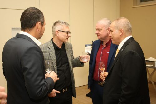 E7639CBF-1532-415F-98FE-BC481E5F8BC9