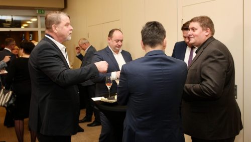 EA7DA954-B488-4B0C-9020-817EA578F2AD