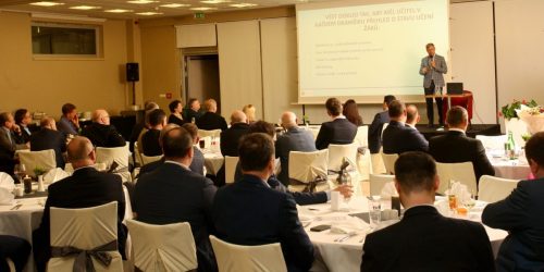 FDEF62FE-C999-486B-8BD9-3CAFF9F0E702