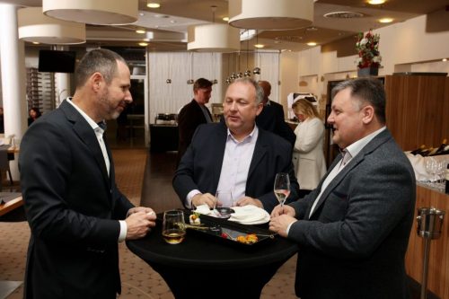 702CAFD8-A05C-4E36-8121-8417742BE2EE