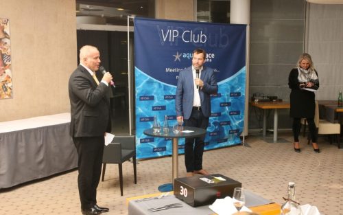 81D40012-39B4-41A6-B09D-E27D5EF2A6EA