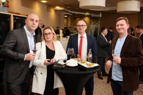 8BC94FEE-451A-4B42-AC2C-E1FCA0F1A223