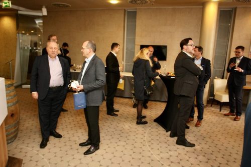 8FB32530-67AD-4D87-BDCC-DE3C60B4DED7