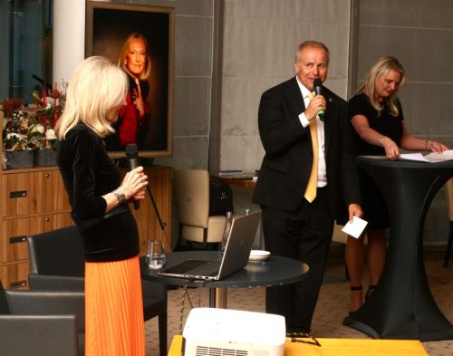 04F0FF3E-2CAA-4B9C-AA4D-13BF9A668782