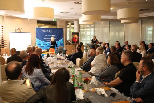 076DC616-646A-4216-9713-684235419485