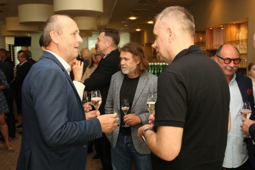 17C6E890-B9E2-4644-A87C-DDC25D6DF0B3