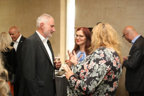 34390390-1A60-4F1F-B2AD-786C1A654164