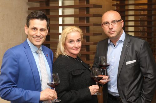 8755ABCA-0640-43ED-A79B-B5FB64541828