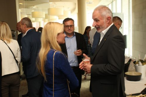 92A04CF2-AD8D-4A1C-9EED-9E04E69BB16A