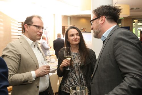 9B9C477A-0137-4D56-B627-6939BD27D2D1