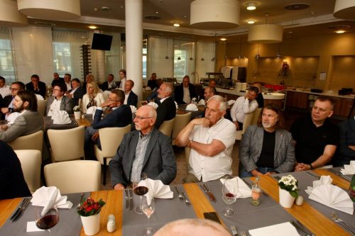 A03A37C5-AF60-43A1-824D-919A0D895CC0