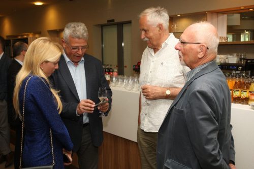 E883A21A-18B7-4720-8D9F-F5F7398DF2B1